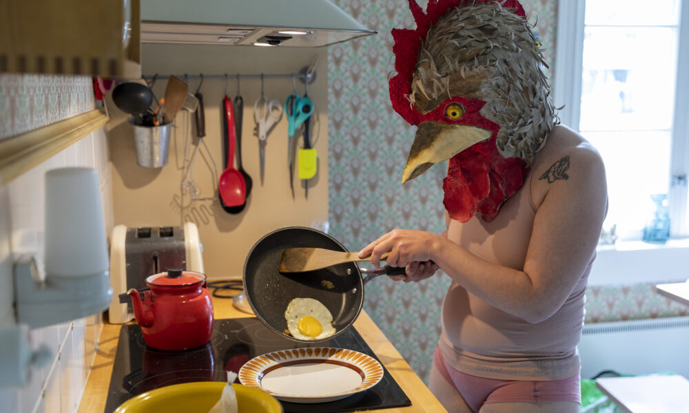 The Chicken scraping a freshly cooked omelette onto a plate.